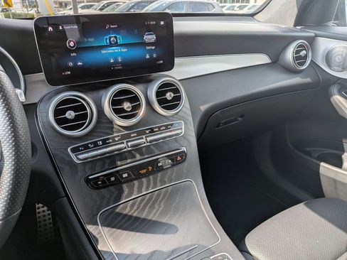 Used 2021 Mercedes-Benz GLC 300 image 23