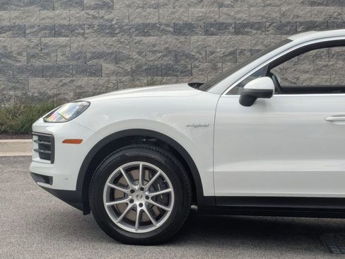 Used 2025 Porsche Cayenne E-Hybrid image 11