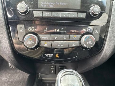 Used 2017 Nissan Rogue Sport SV w/ SV All-Weather Package AWD/4WD image 19