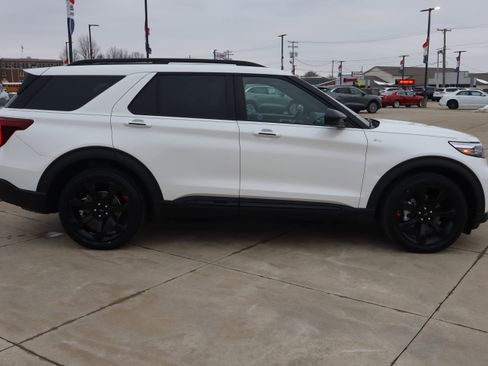 Used 2023 Ford Explorer ST-Line w/ Class IV Trailer Tow Package image 4