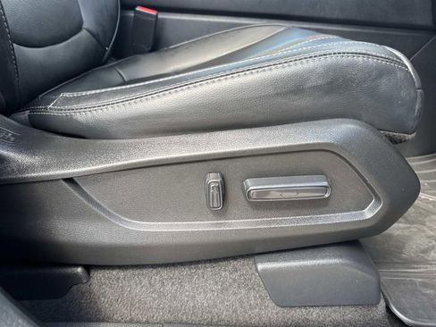 Used 2025 Honda Pilot EX-L image 13