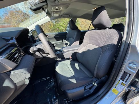 Used 2025 Toyota Camry LE image 31