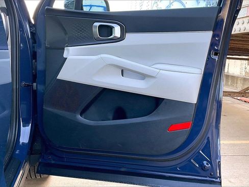 Used 2025 Kia Sorento S image 24