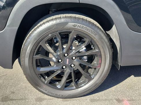 Used 2023 GMC Terrain SLE w/ Elevation Edition image 6