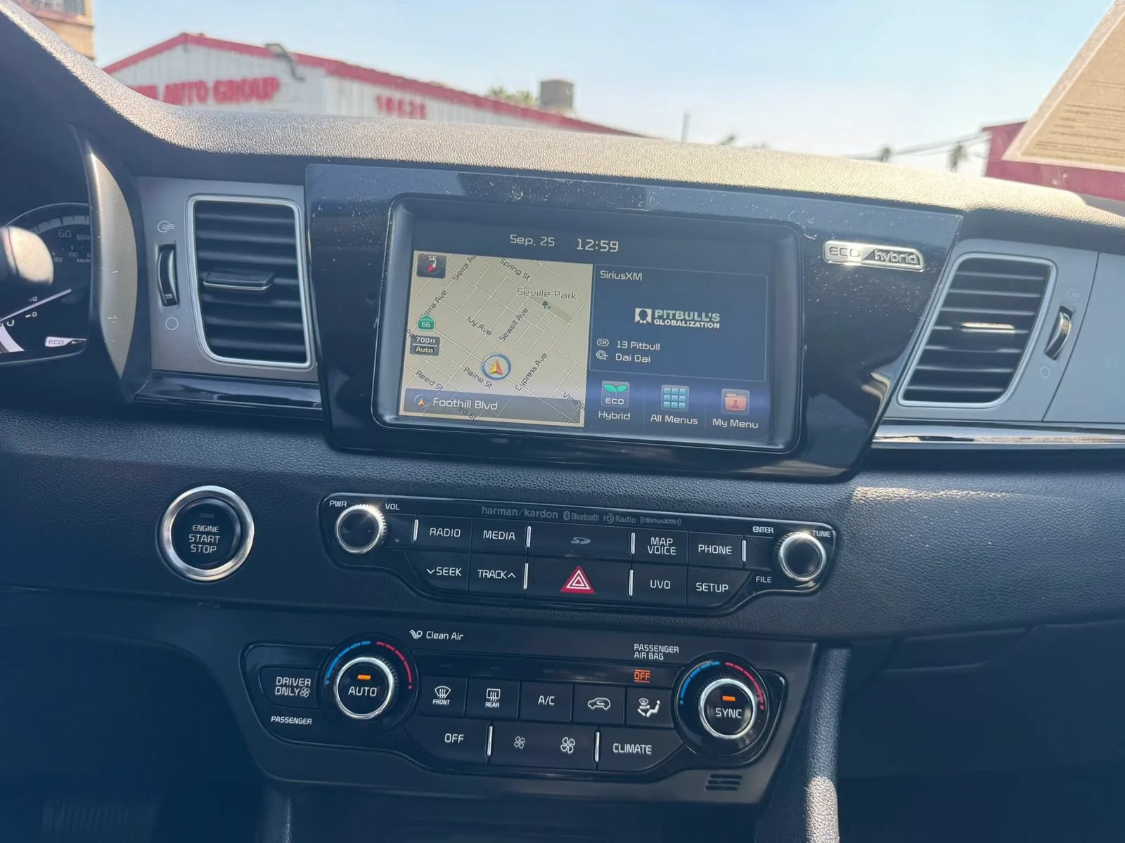Used 2017 Kia Niro Touring w/ Advanced Technology Package FWD image 30