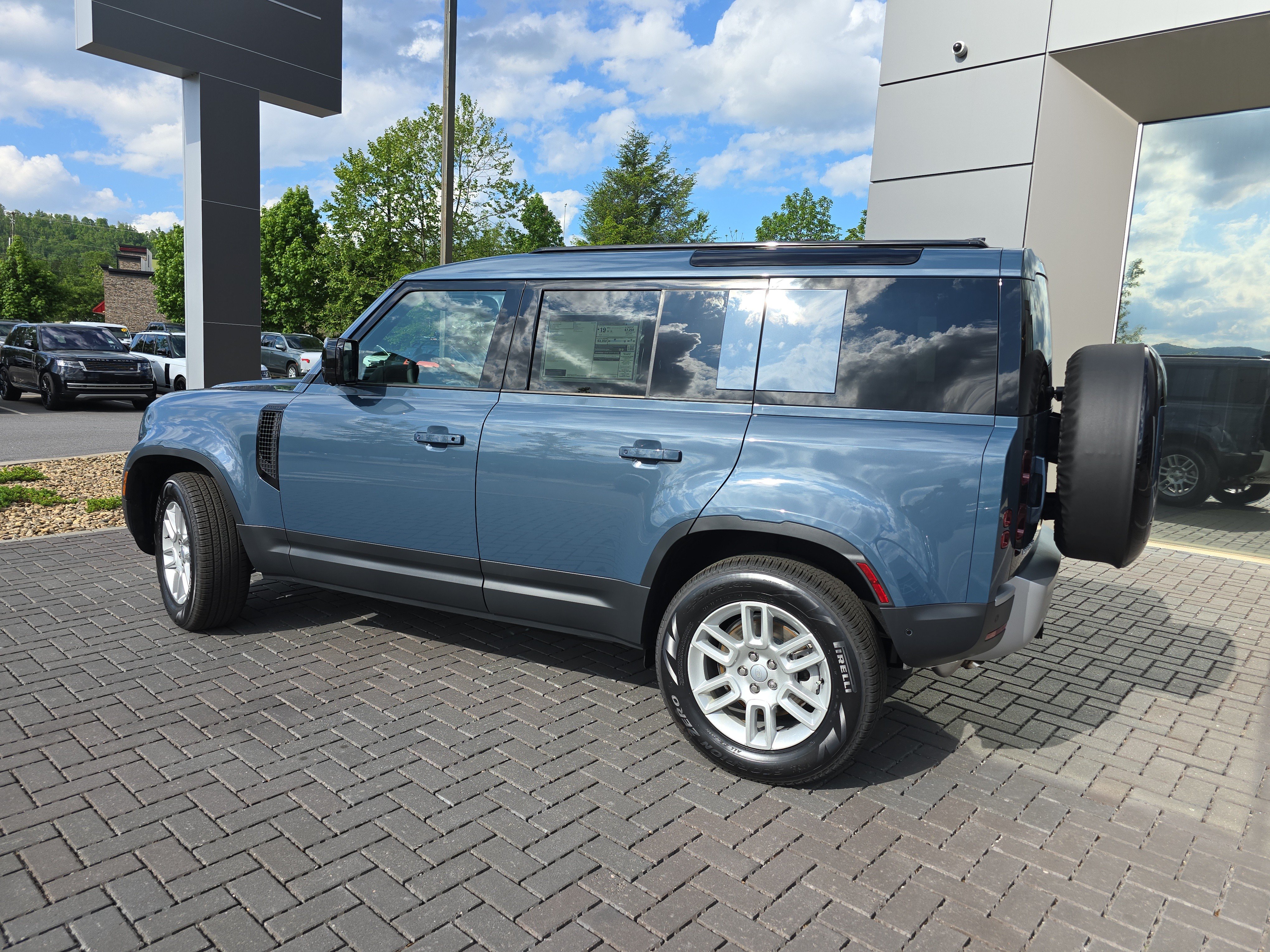 Used 2025 Land Rover Defender 110 S AWD/4WD image 8
