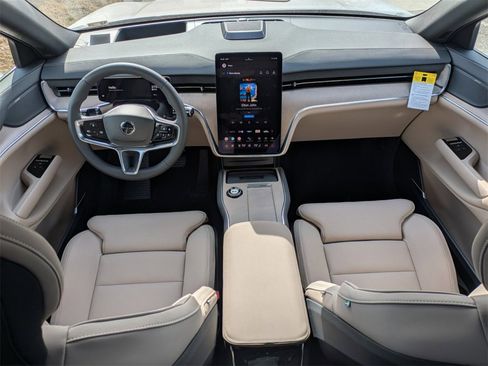 New 2025 Volvo EX90 Ultra image 15