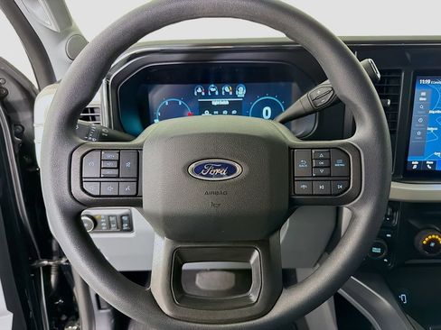 New 2026 Ford F250 XLT w/ XLT Premium Package AWD/4WD image 12