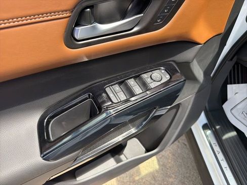 New 2026 Nissan Pathfinder Platinum image 11