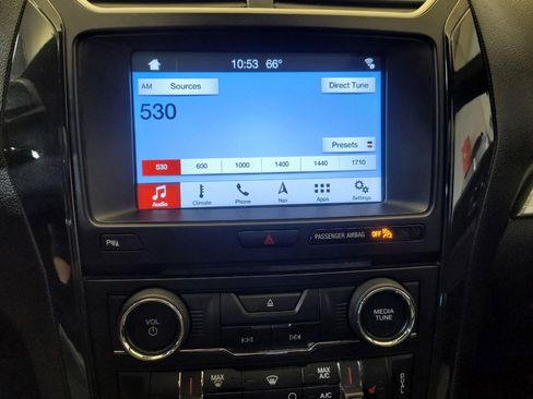 Used 2017 Ford Explorer XLT w/ Equipment Group 202A AWD/4WD image 25