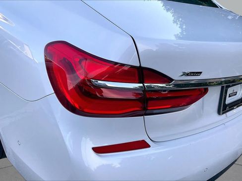 Used 2019 BMW 750i xDrive w/ M Sport Package AWD/4WD image 27