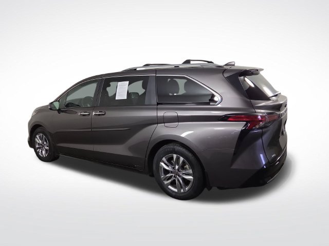 Used 2024 Toyota Sienna Limited AWD/4WD image 10