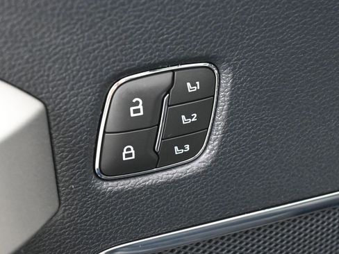 Used 2022 Ford F250 Lariat w/ Tremor Off-Road Package image 11