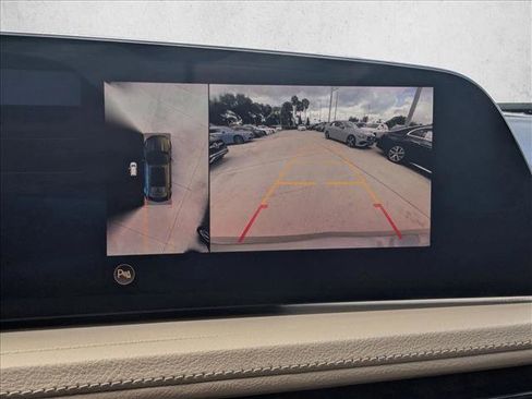 Used 2025 Cadillac XT4 Premium Luxury image 13