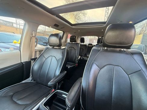 Used 2023 Chrysler Pacifica Limited image 26