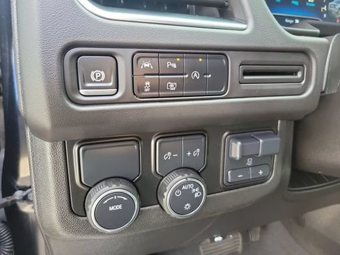 Used 2024 Chevrolet Suburban LT w/ LT Signature Package RWD image 21