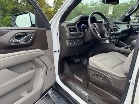 Used 2024 Chevrolet Tahoe Z71 w/ Luxury Package image 15