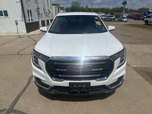 Used 2024 GMC Terrain SLE AWD/4WD image 2