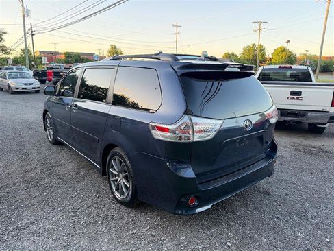 Used 2018 Toyota Sienna SE Premium w/ Carpet Mat Package FWD image 7