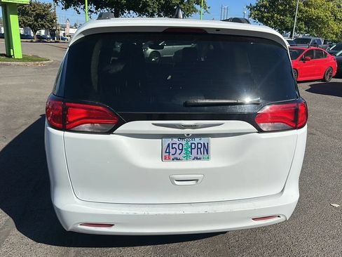 Used 2021 Chrysler Voyager Lxi FWD image 4