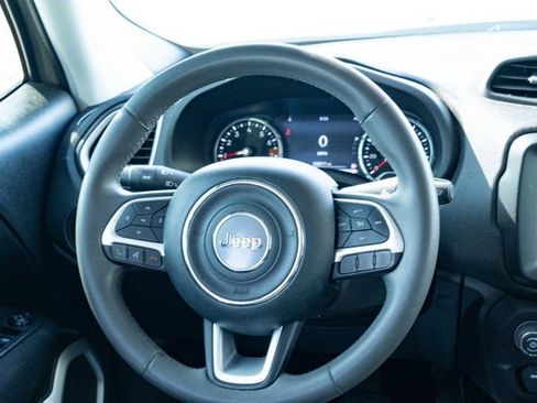 Used 2020 Jeep Renegade Latitude w/ UConnect 8.4 Nav Group image 29