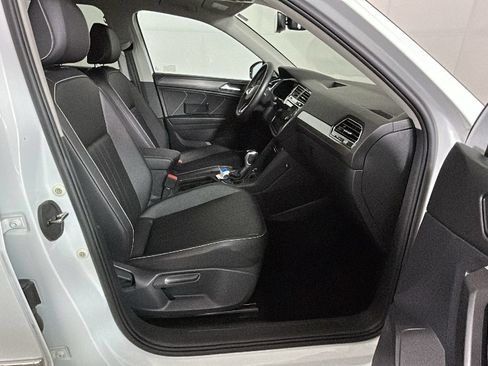Used 2022 Volkswagen Tiguan SE AWD/4WD image 33