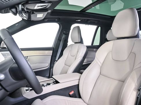 Certified 2025 Volvo XC90 T8 Ultra AWD/4WD image 7