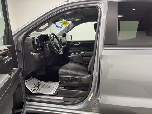 Used 2023 Chevrolet Silverado 1500 LT AWD/4WD image 9