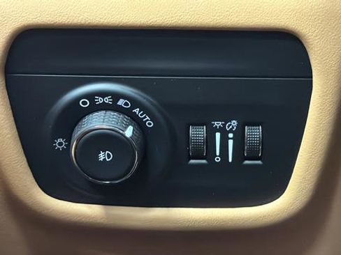 Used 2024 Jeep Grand Cherokee Summit AWD/4WD image 33