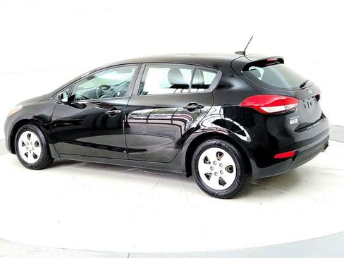Used 2017 Kia Forte LX FWD image 4
