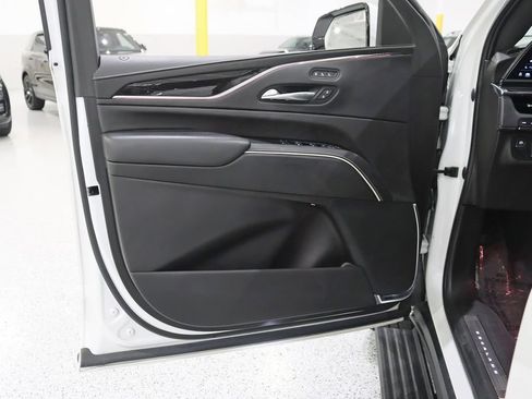 Used 2023 Cadillac Escalade ESV V w/ LPO, ONYX Package AWD/4WD image 41