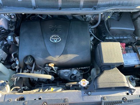 Used 2018 Toyota Sienna XLE image 45