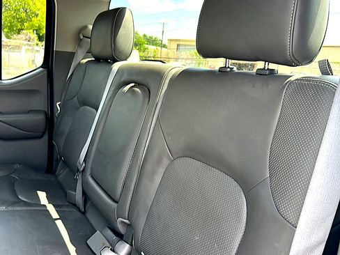 Used 2010 Nissan Frontier LE w/ LE Value Truck Pkg RWD image 19