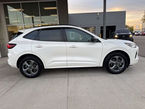 Certified 2023 Ford Escape ST-Line w/ Tech Pack #1 image 9
