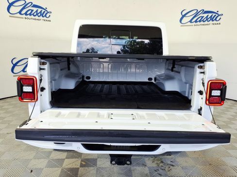 Used 2022 Jeep Gladiator Overland AWD/4WD image 7