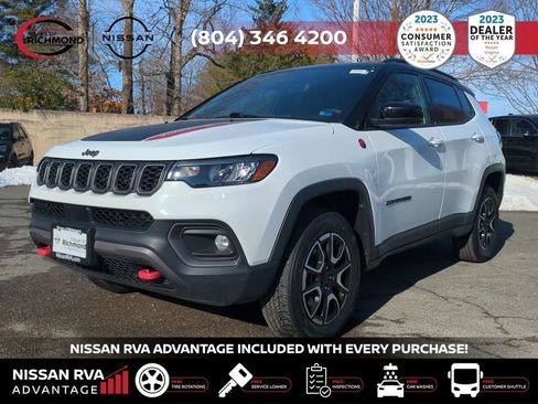 Used 2024 Jeep Compass Trailhawk image 2