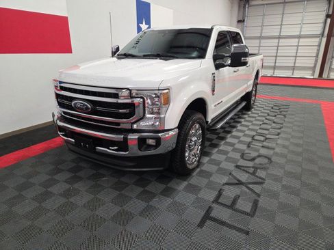 Used 2022 Ford F250 Lariat w/ Chrome Package image 3