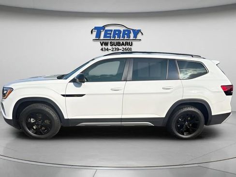 Certified 2025 Volkswagen Atlas Peak Edition SE AWD/4WD image 2