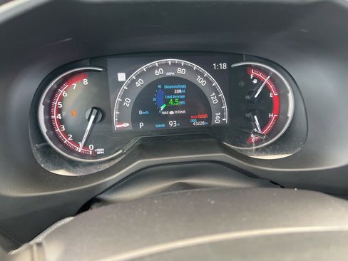 Used 2024 Toyota RAV4 LE image 17