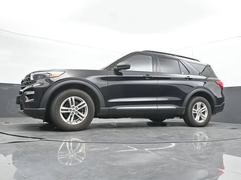 Used 2020 Ford Explorer XLT w/ Equipment Group 202A AWD/4WD image 43