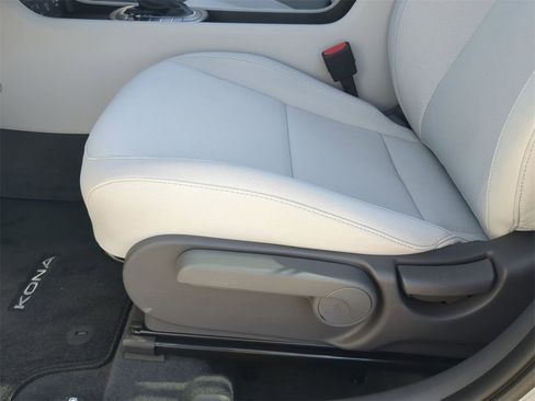 New 2026 Hyundai Kona SE image 19