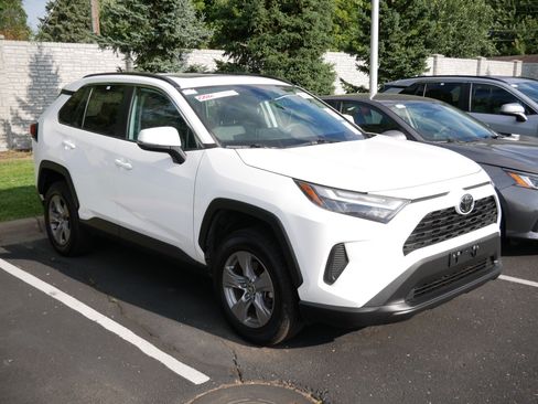 Used 2022 Toyota RAV4 XLE w/ Convenience Package AWD/4WD image 3