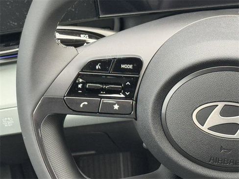 New 2025 Hyundai Elantra Limited image 23