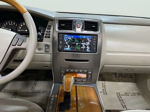 Used 2005 Cadillac XLR RWD image 25