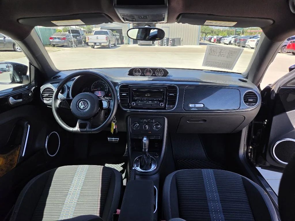 Used 2013 Volkswagen Beetle 2.0T FWD image 17