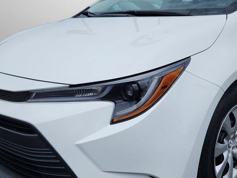 Used 2024 Toyota Corolla LE FWD image 38