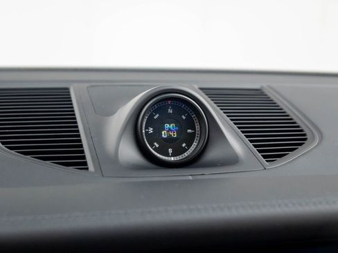 Used 2022 Porsche Macan S w/ Premium Package image 23