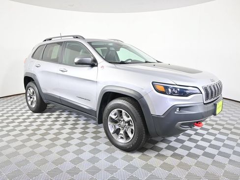 Used 2019 Jeep Cherokee Trailhawk w/ Cold Weather Group AWD/4WD image 9