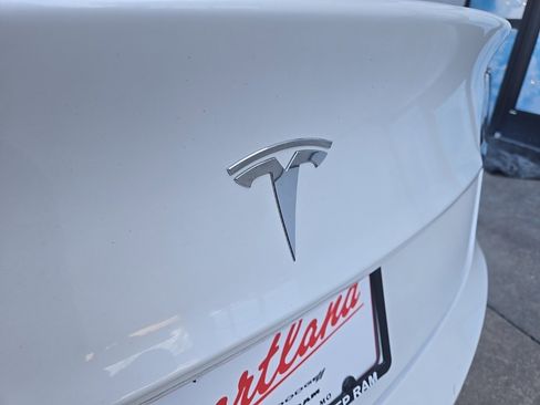 Used 2020 Tesla Model 3 Standard Range Plus image 21