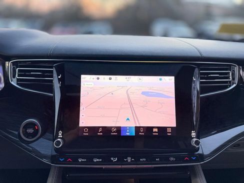 Used 2022 Jeep Wagoneer Series III w/ Premium Group I image 16